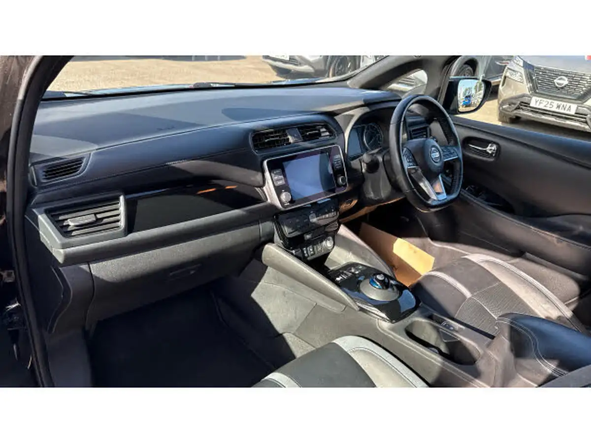 2021-nissan-leaf-e-tekna-big-8