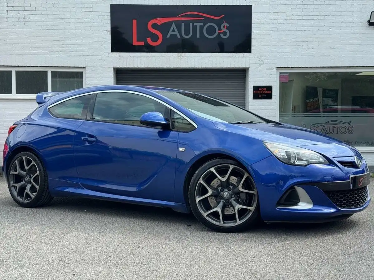2016-vauxhall-gtc-20i-turbo-vxr-big-0