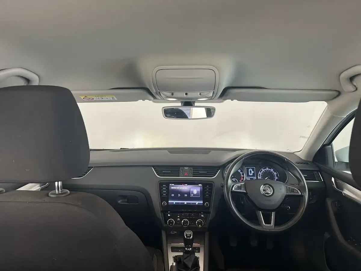 2019-skoda-octavia-16tdi-se-technology-estate-big-10
