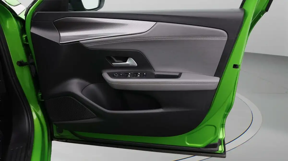 2022-vauxhall-mokka-e-elite-premium-big-14
