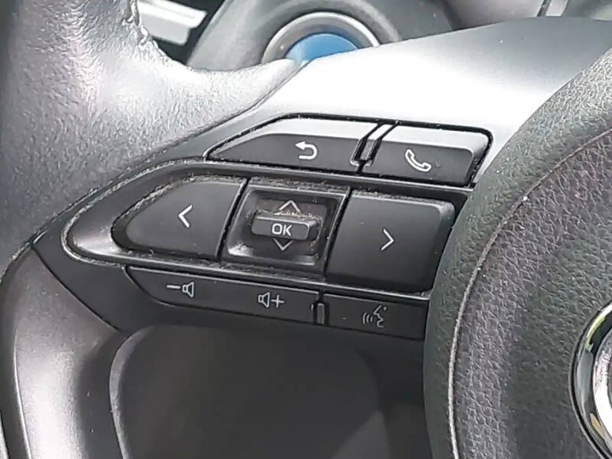 2022-toyota-yaris-15-vvt-i-design-panoramic-roof-big-14