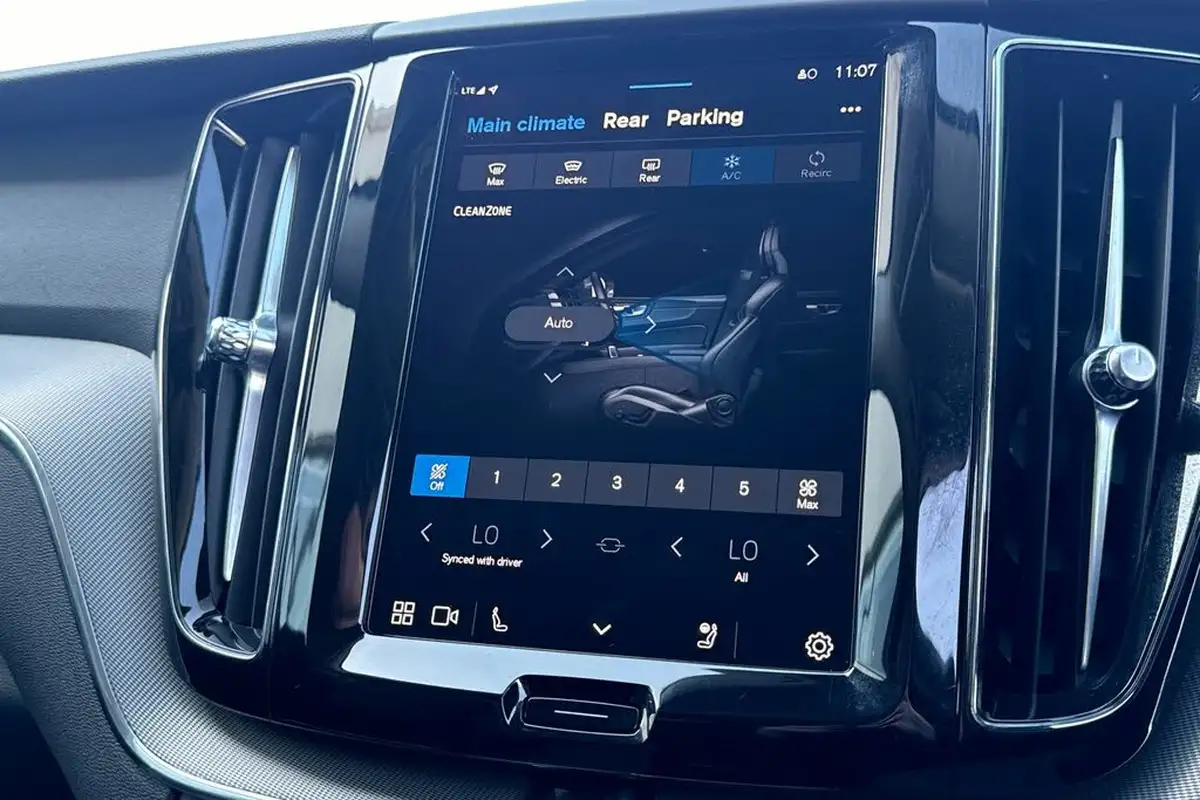 2024-volvo-xc60-20-b5-plus-big-21