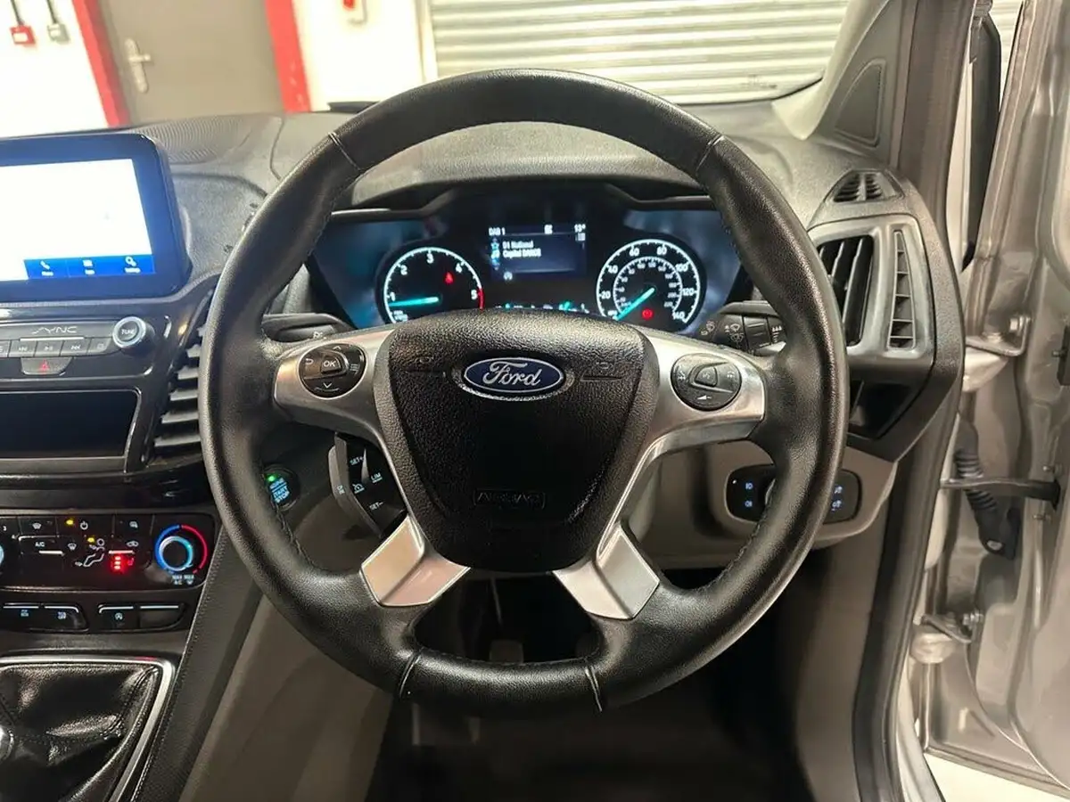 2023-ford-transit-connect-big-24