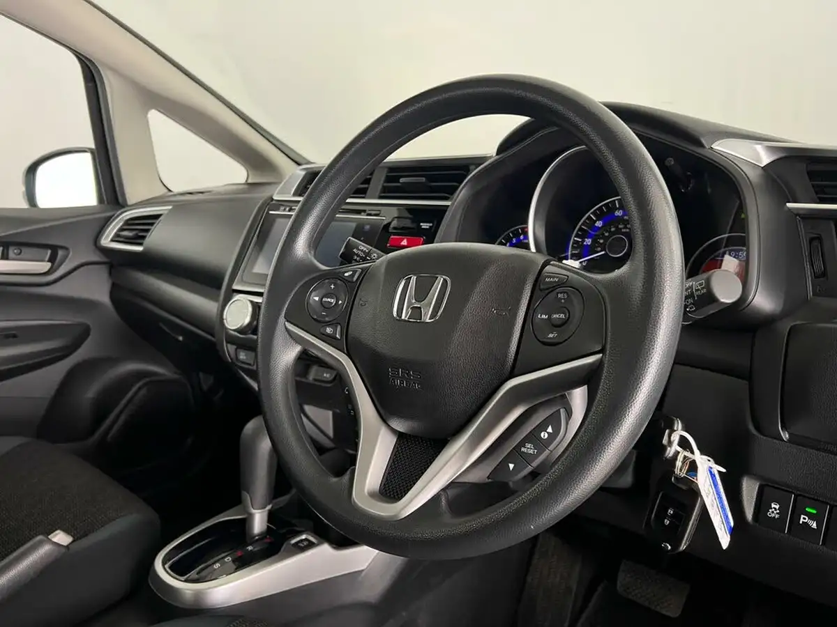 2017-honda-jazz-13-i-vtec-se-navi-cvt-big-14