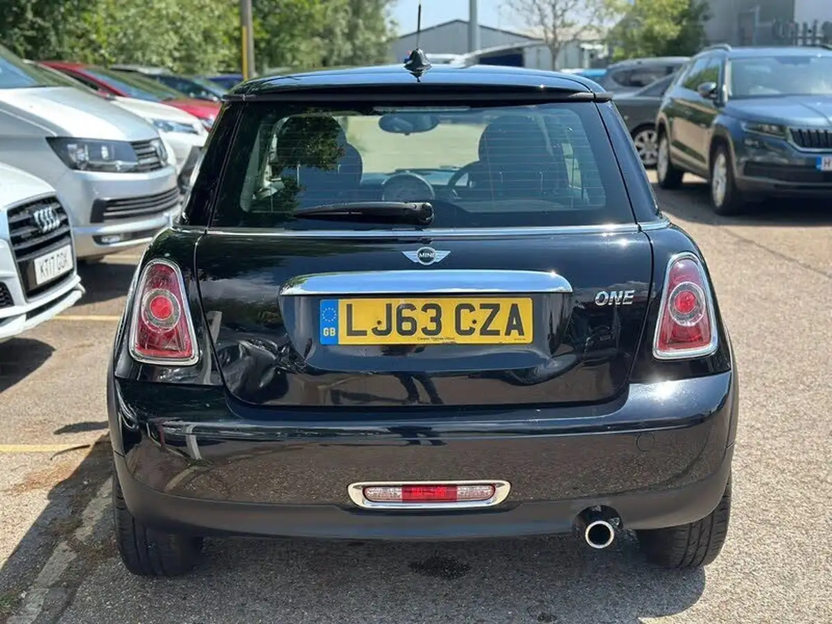 2013-mini-cooper-16-one-98bhp-sport-chili-hatchback-3d-big-5