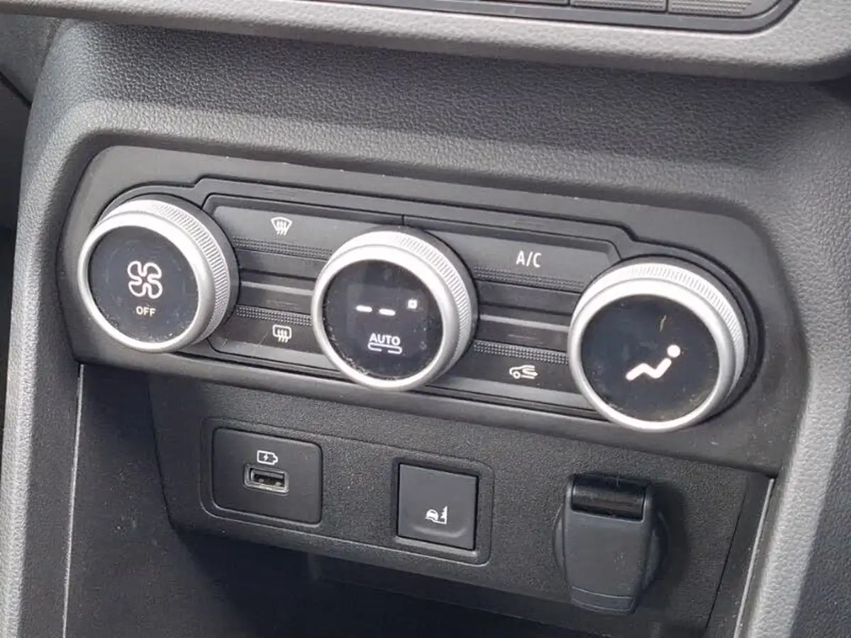 2024-dacia-sandero-stepway-10-tce-extreme-90bhp-big-14