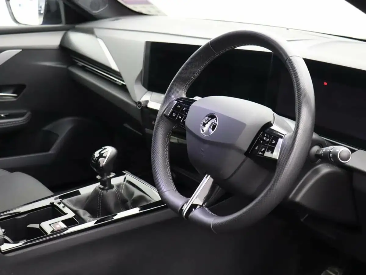 2023-vauxhall-astra-big-18