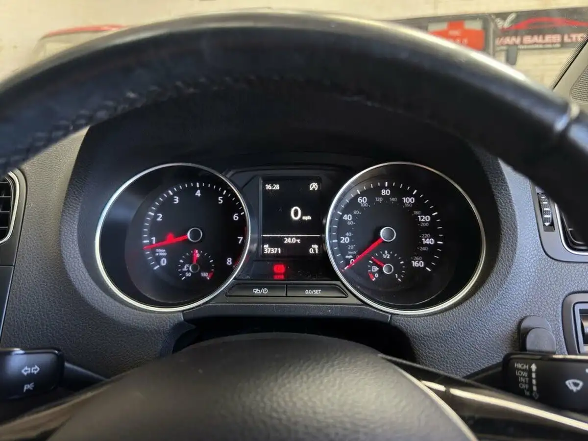 2016-volkswagen-polo-10-match-60ps-5d-big-28