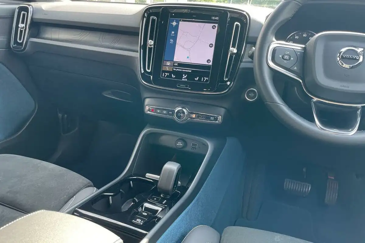 2022-volvo-xc40-15-t4-plus-big-33