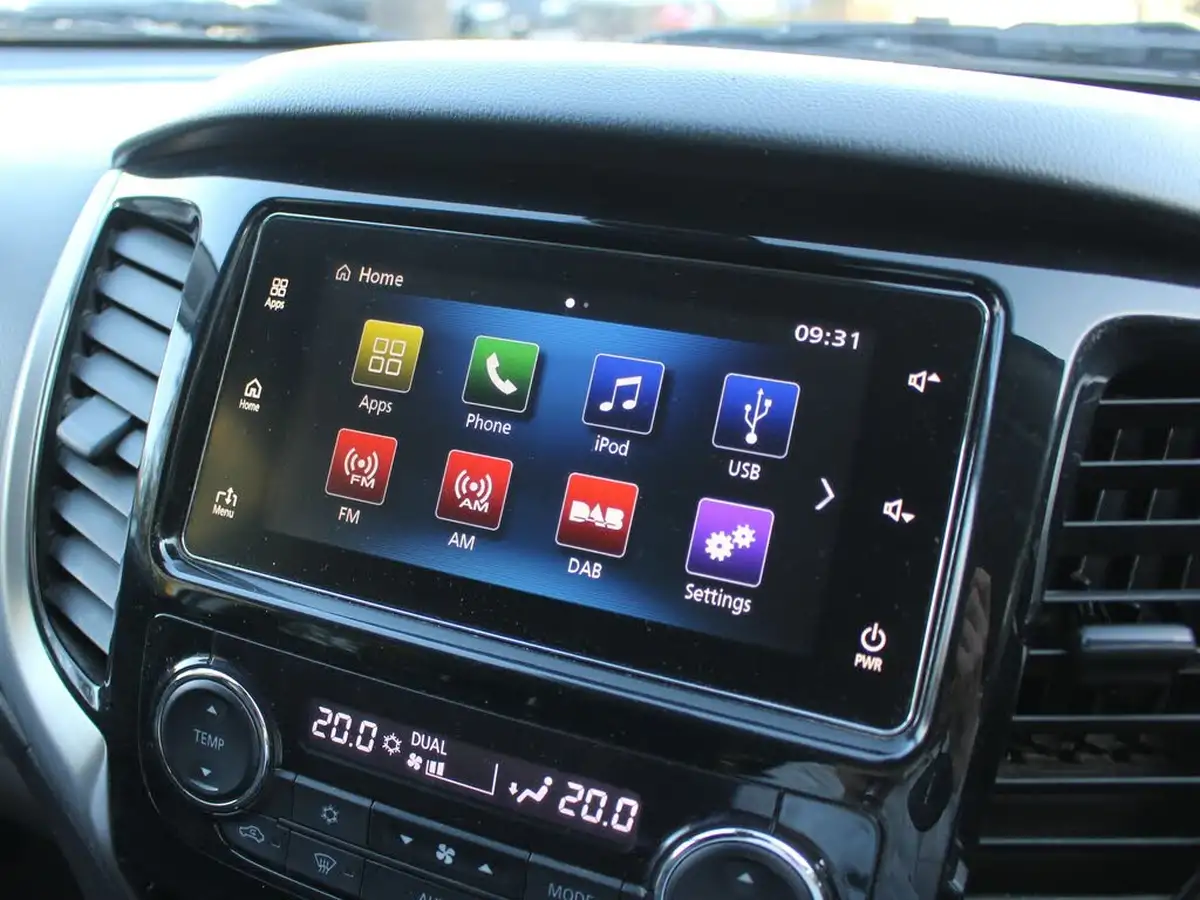 2019-mitsubishi-l200-24di-d-barbarian-eu6b-auto-big-18