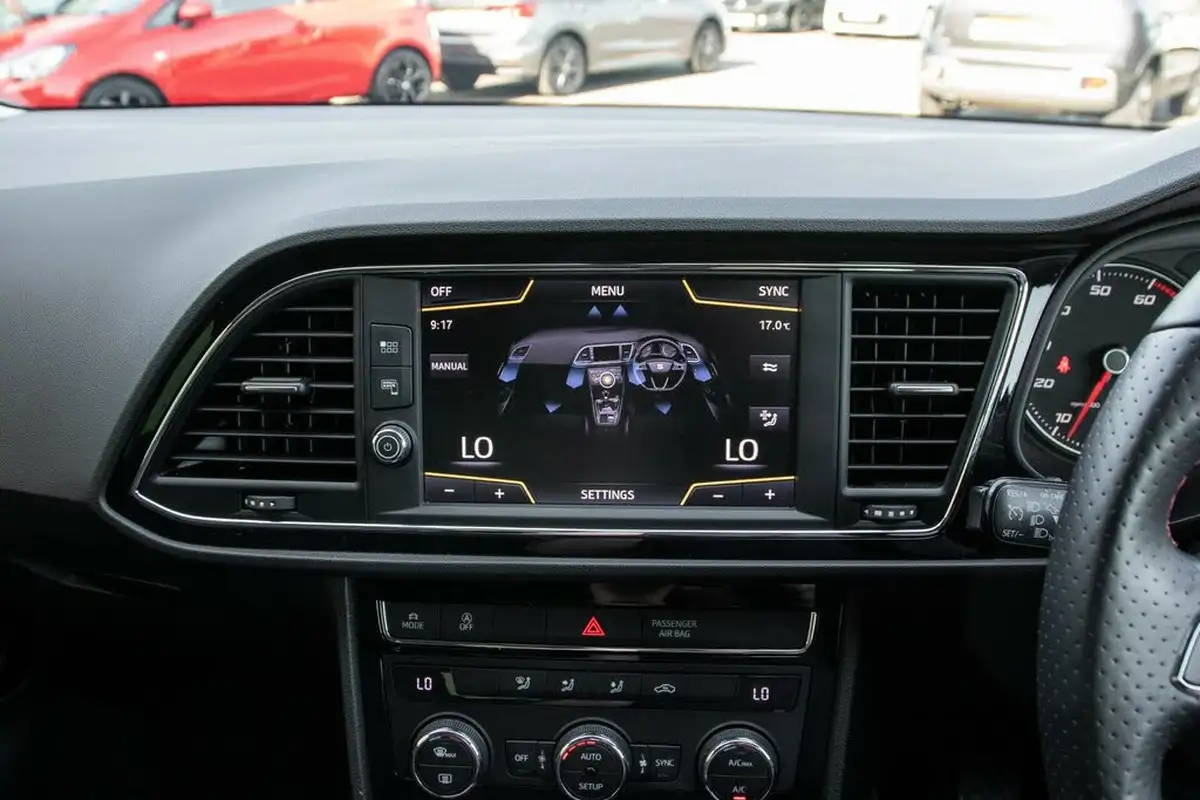 2018-seat-leon-14-tsi-fr-technology-hatchback-5d-big-27