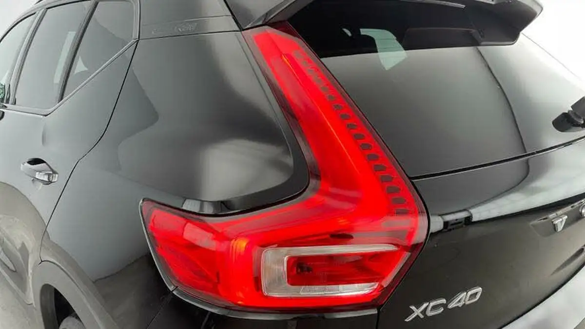 2022-volvo-xc40-15-t4-r-design-big-21