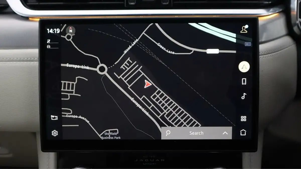 2022-jaguar-f-pace-20-p400e-r-dynamic-s-big-11