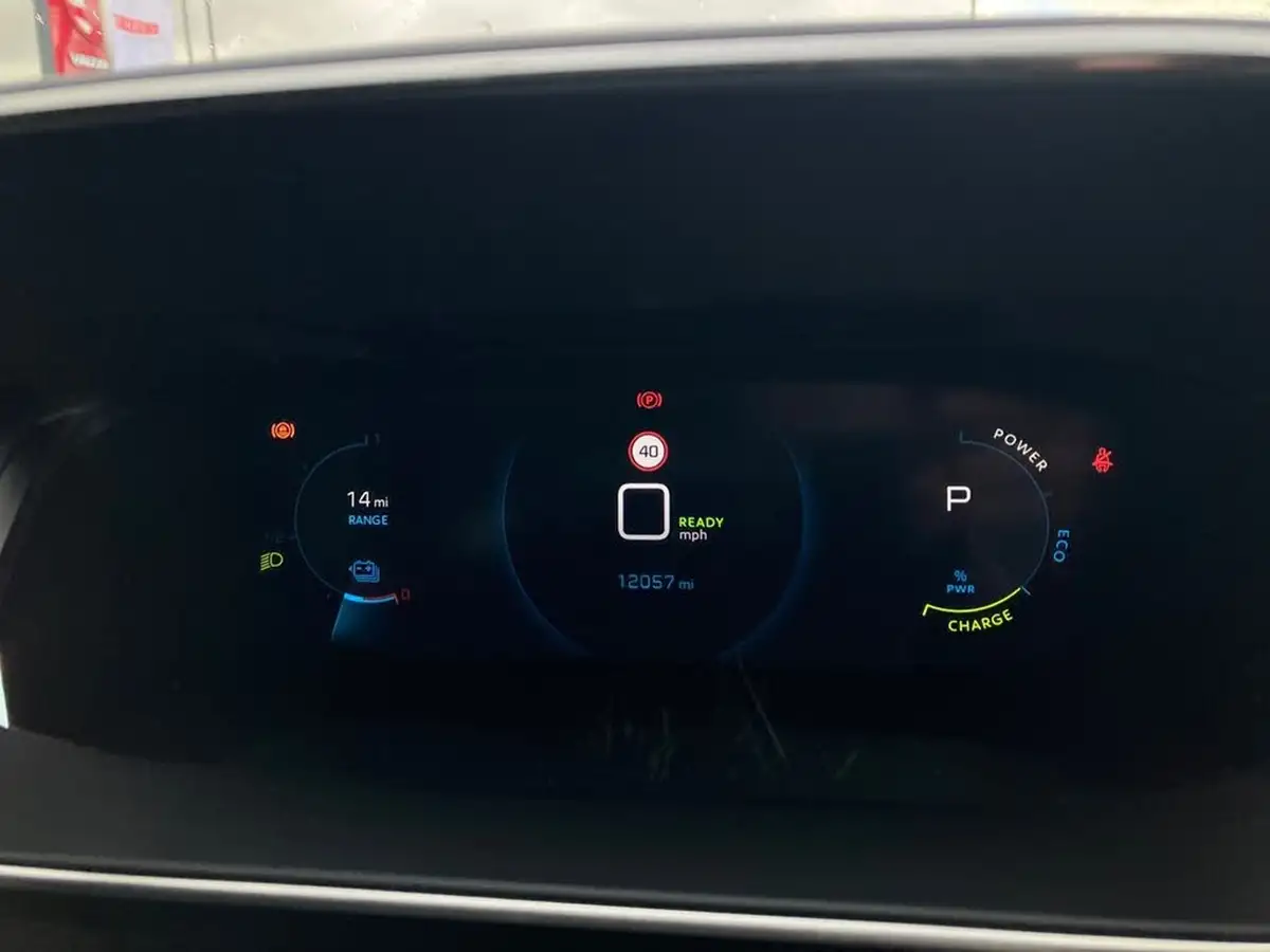 2021-peugeot-208-e-gt-premium-big-14
