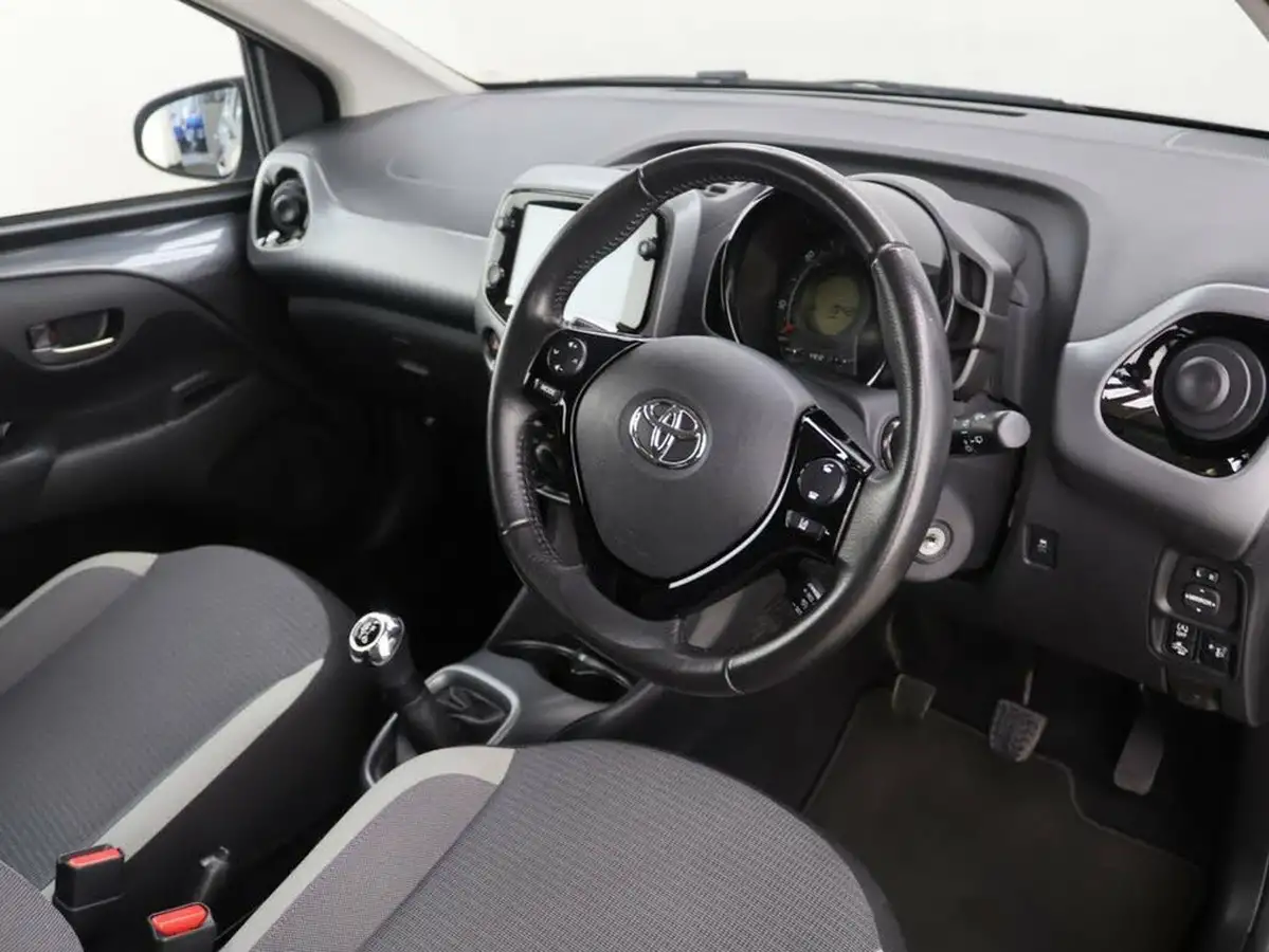 2021-toyota-aygo-10-vvt-i-x-play-tss-big-10