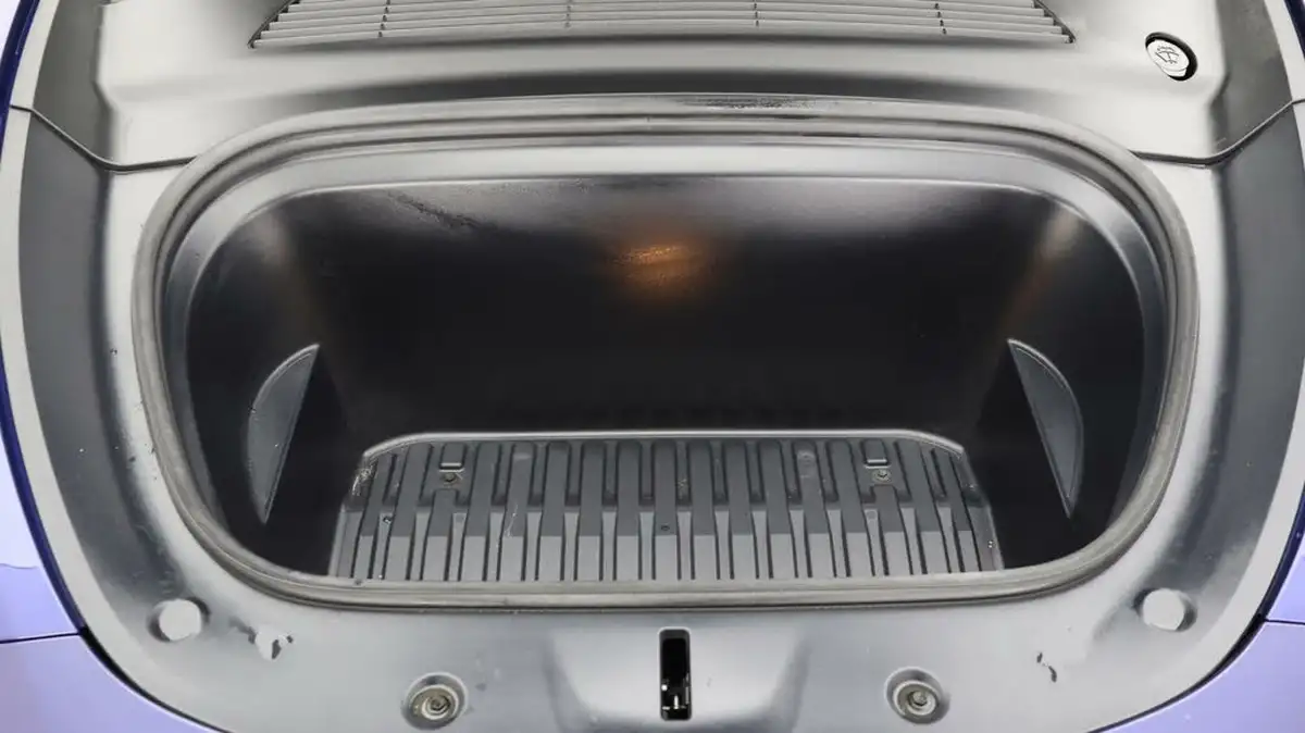 2023-tesla-model-y-e-long-range-big-18