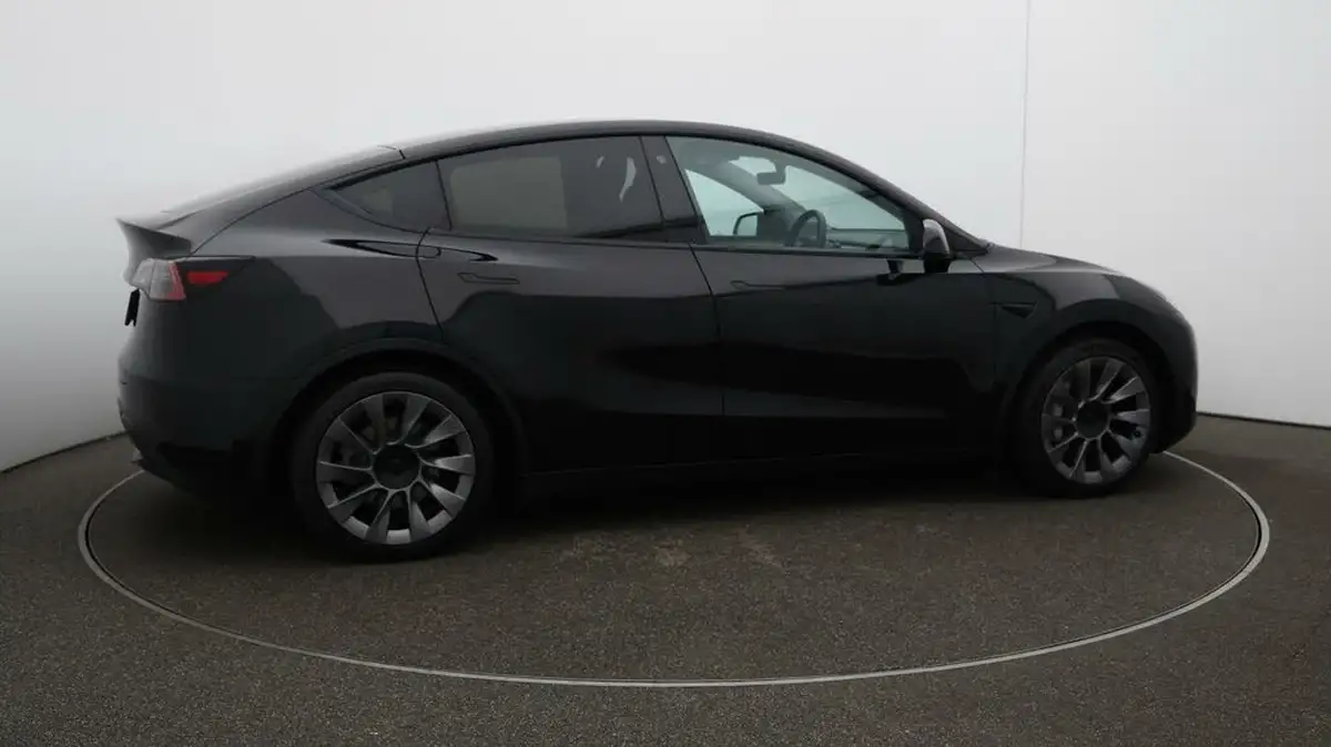 2023-tesla-model-y-e-rwd-big-46
