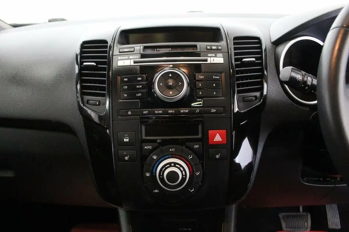 2011-kia-venga-16-3-auto-big-26