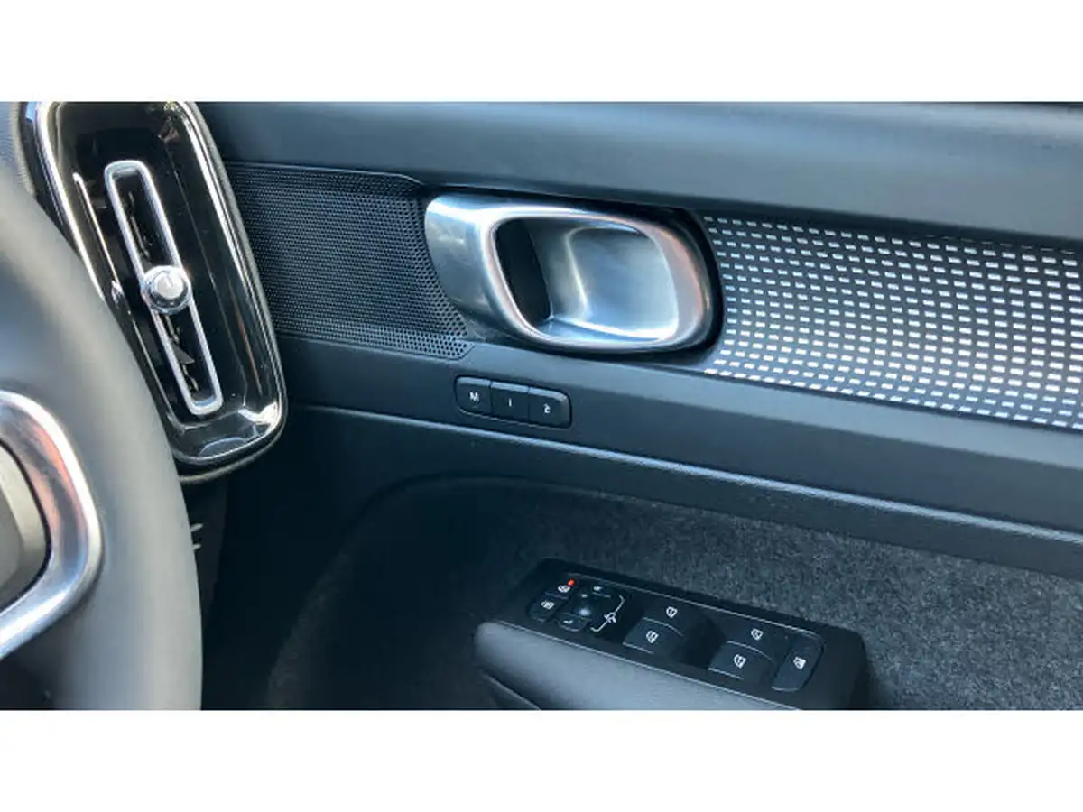 2022-volvo-xc40-15-t5-r-design-pro-big-40