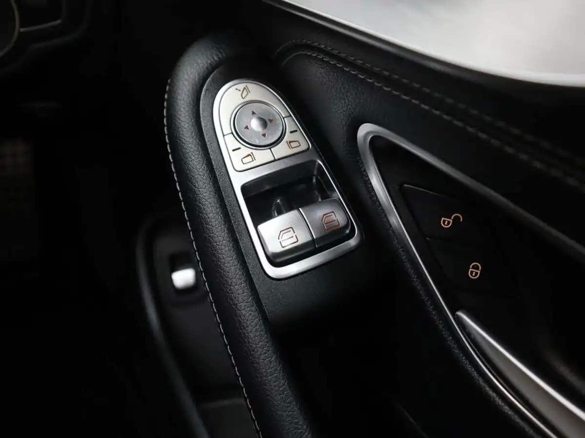 2019-mercedes-benz-c-class-20-c300-amg-line-premium-plus-coupe-2d-big-39