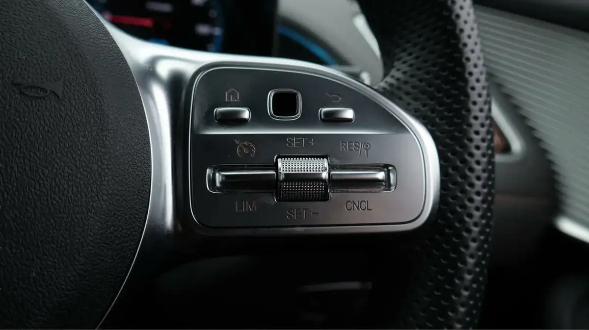 2021-mercedes-benz-eqc-e-eqc-400-amg-line-big-26