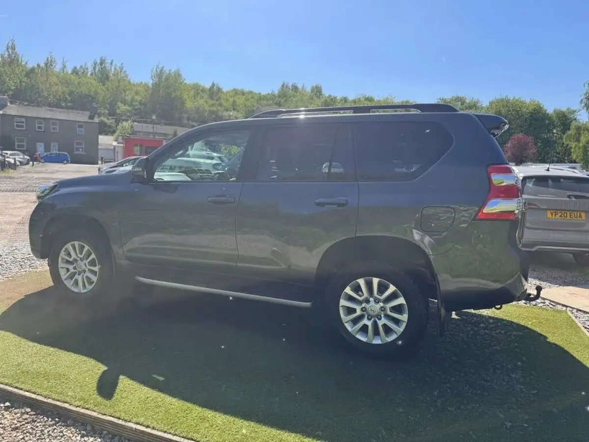 2015-toyota-land-cruiser-28d-4d-invincible-7st-big-6