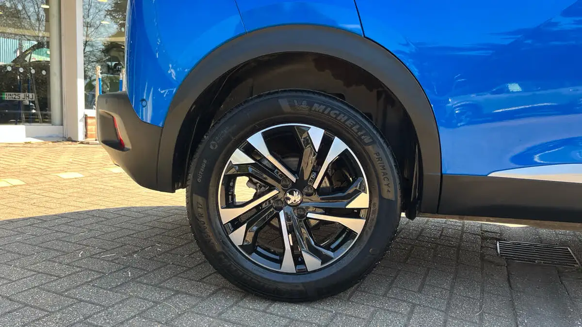2021-peugeot-2008-suv-12-puretech-gt-big-15