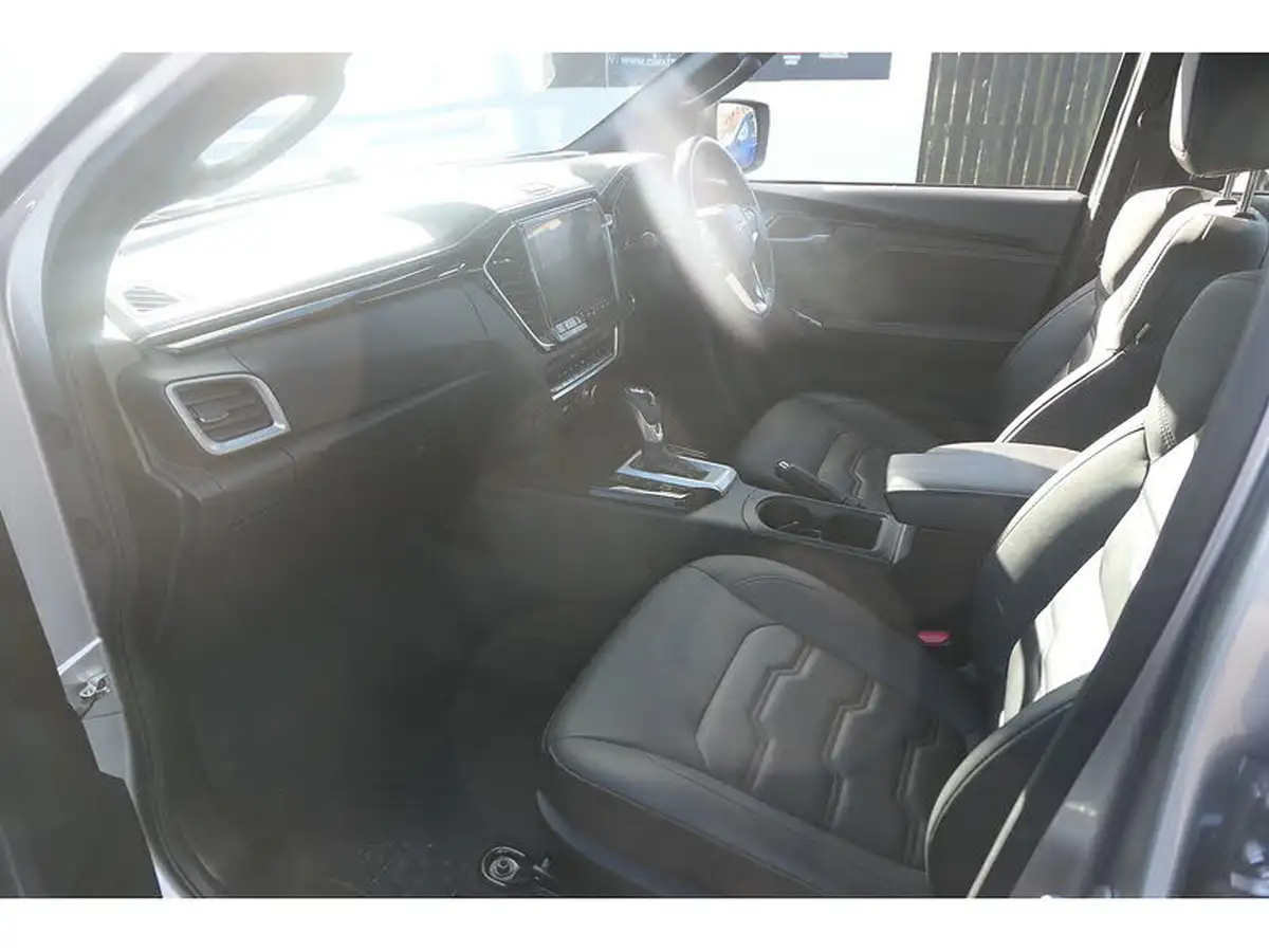 2023-isuzu-d-max-19td-v-cross-steel-edition-auto-big-12