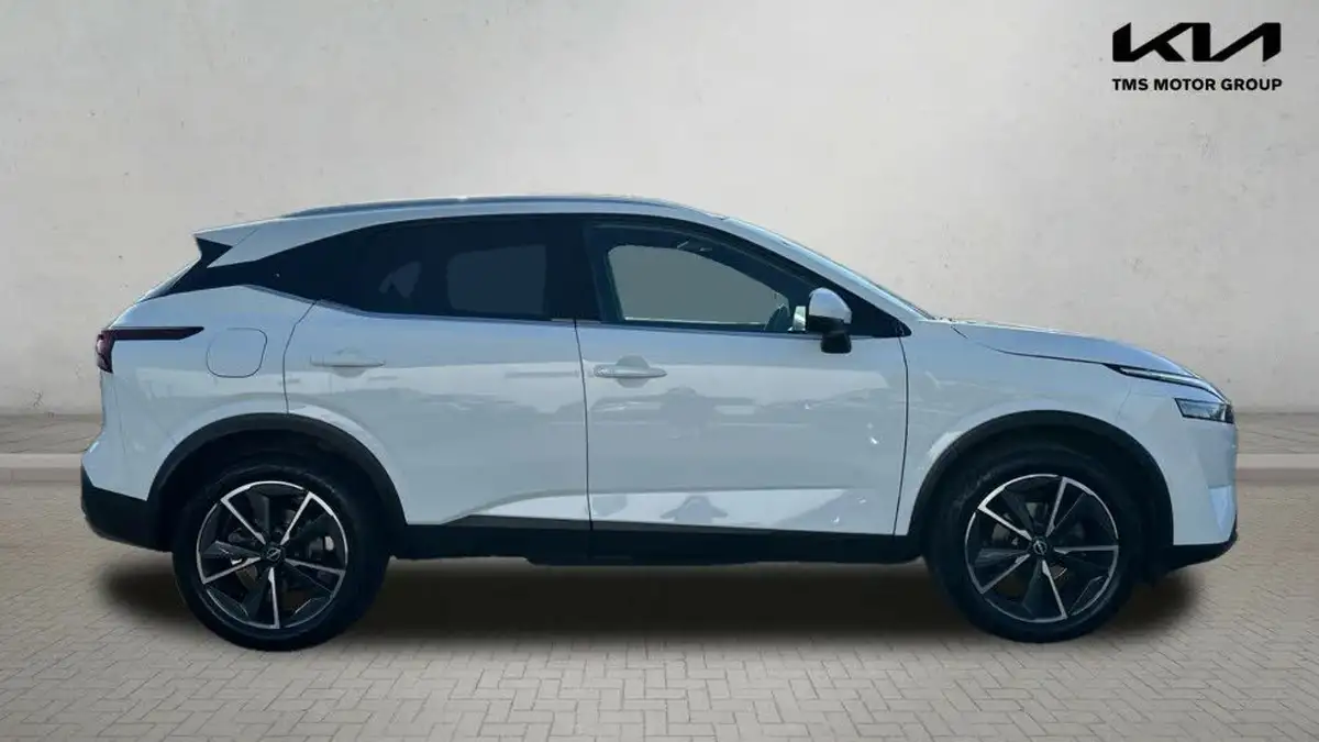 2022-nissan-qashqai-13-dig-t-tekna-158ps-xtronic-big-3