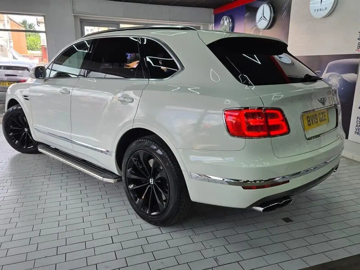2019-bentley-bentayga-40-v8-big-40