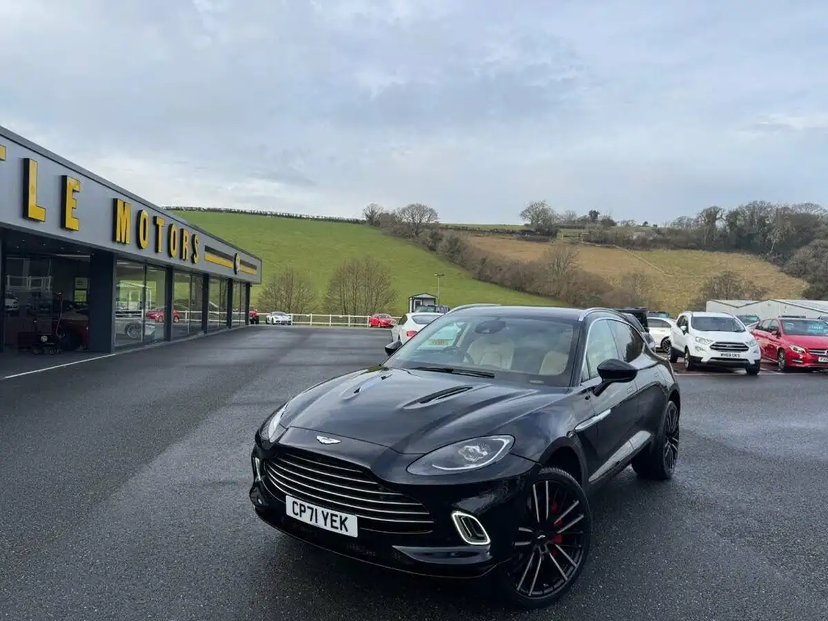 2022-aston-martin-dbx-40-v8-big-24