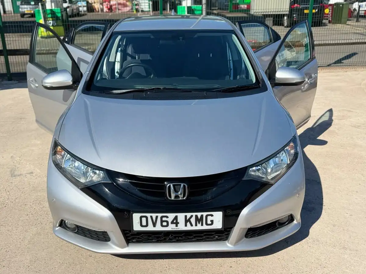 2014-honda-civic-16td-se-plus-hatchback-big-16
