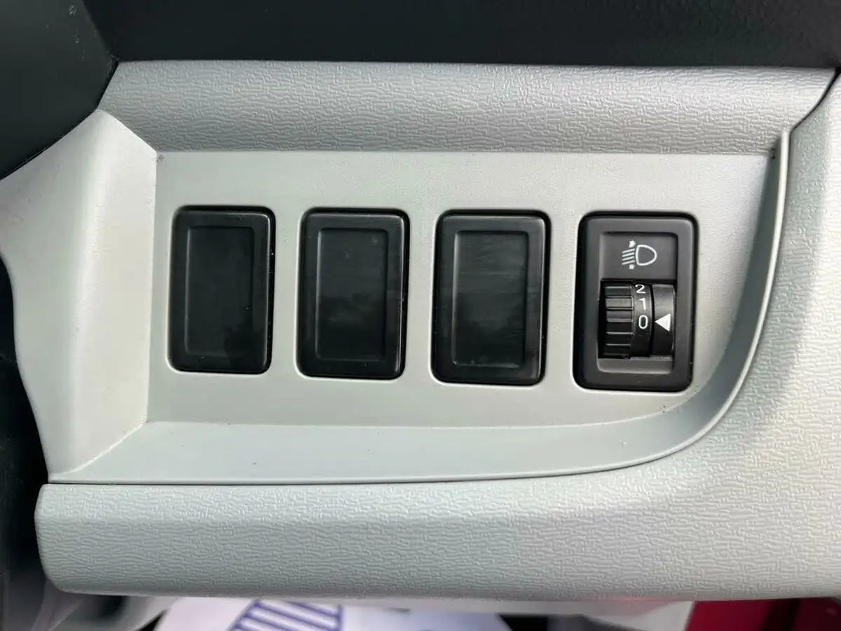 2011-suzuki-alto-10-sz2-big-45