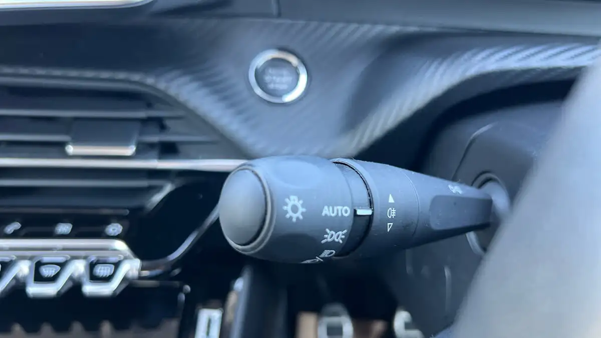 2022-peugeot-208-12-puretech-allure-premium-100ps-big-26