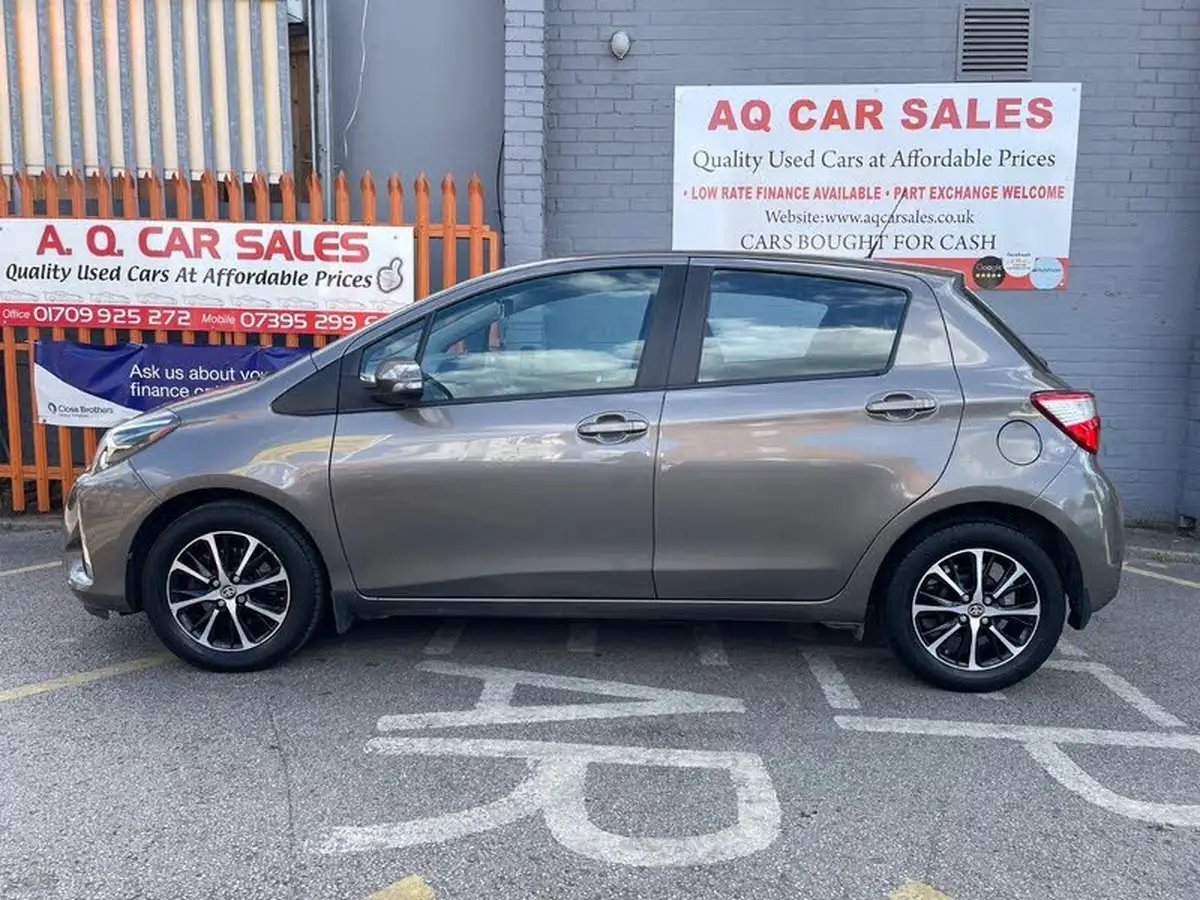 2019-toyota-yaris-15-vvt-i-icon-tech-111bhp-1496cc-big-3