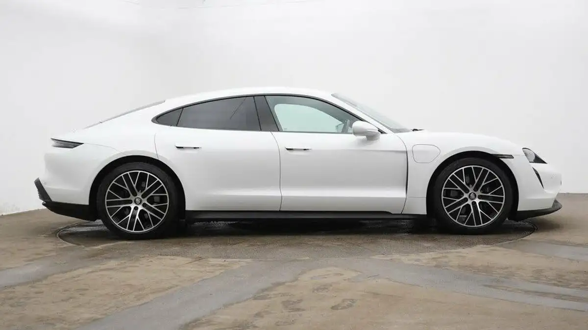 2022-porsche-taycan-e-base-476ps-performance-battery-plus-big-3