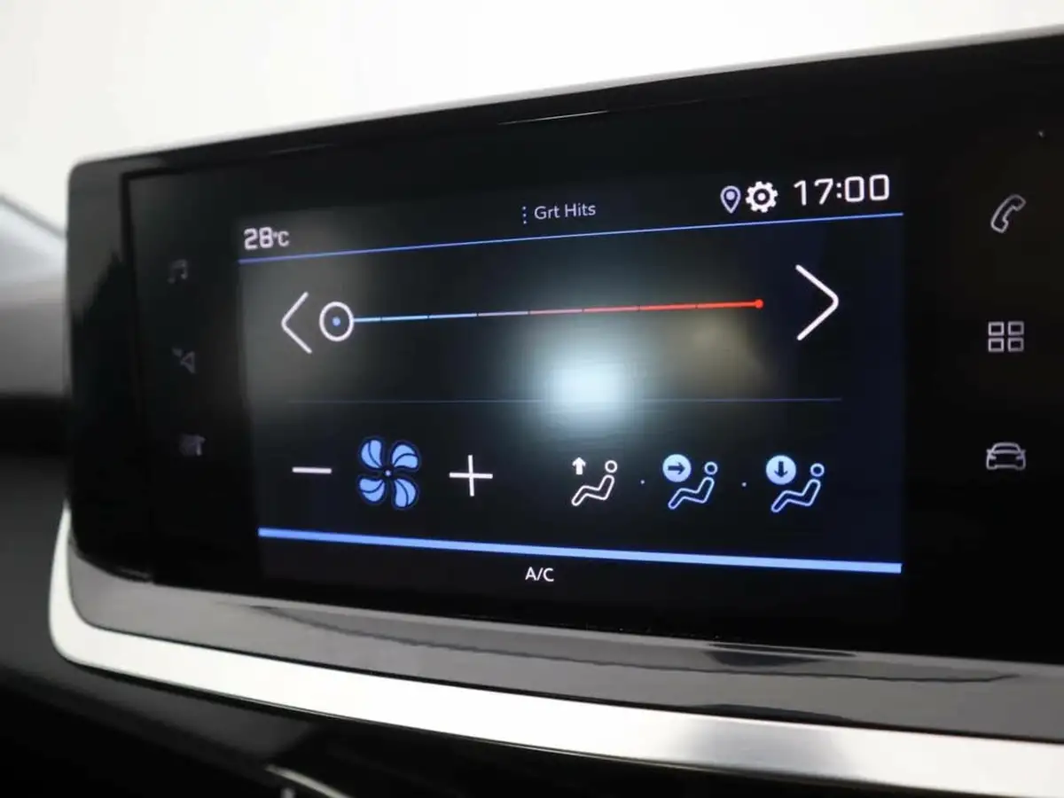 2022-peugeot-208-12-puretech-active-premium-100bhp-eat8-big-20