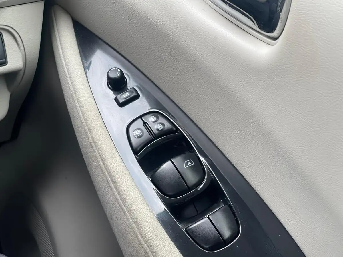 2013-nissan-leaf-e-auto-big-27