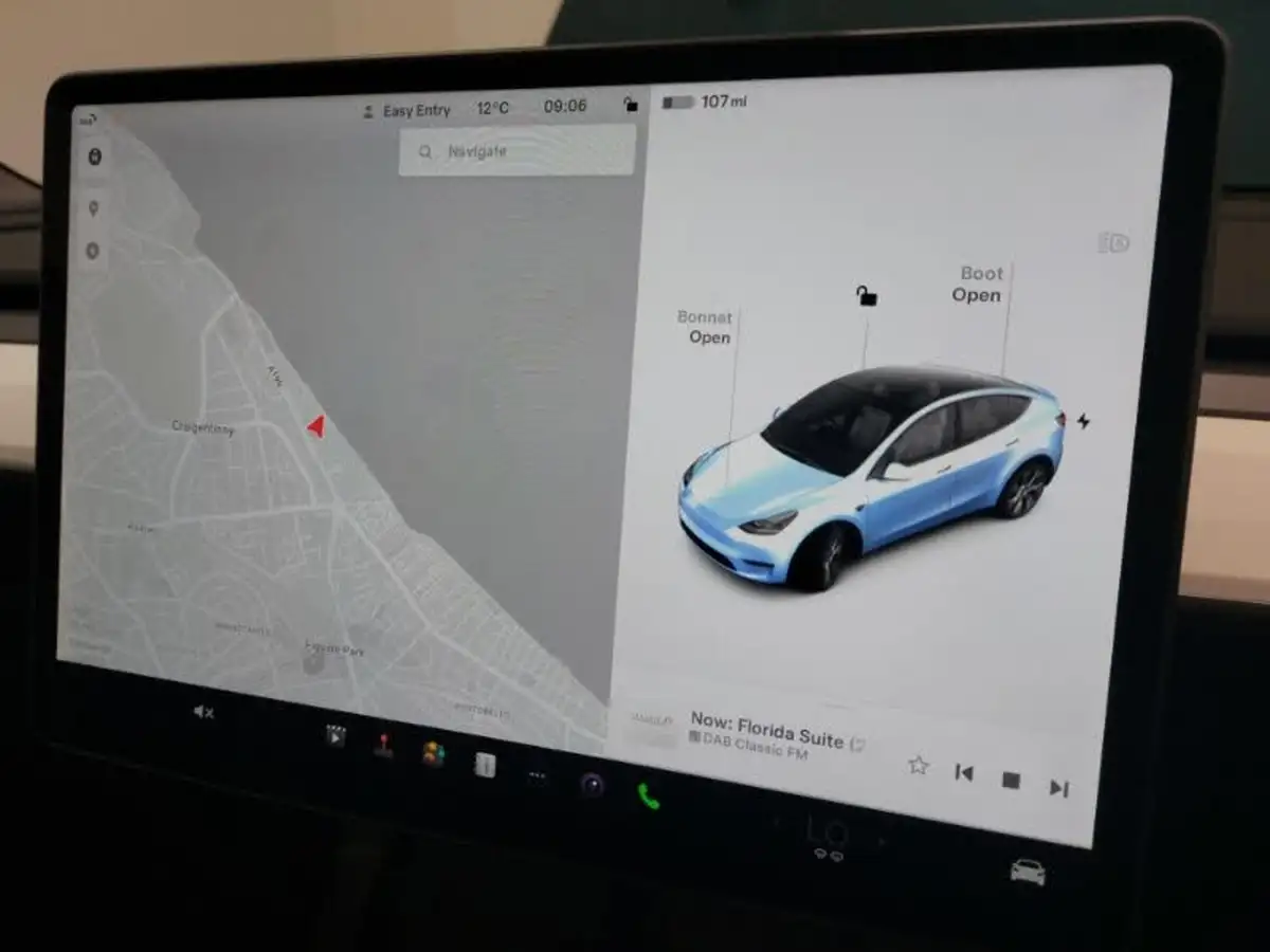 2022-tesla-model-y-e-long-range-big-10