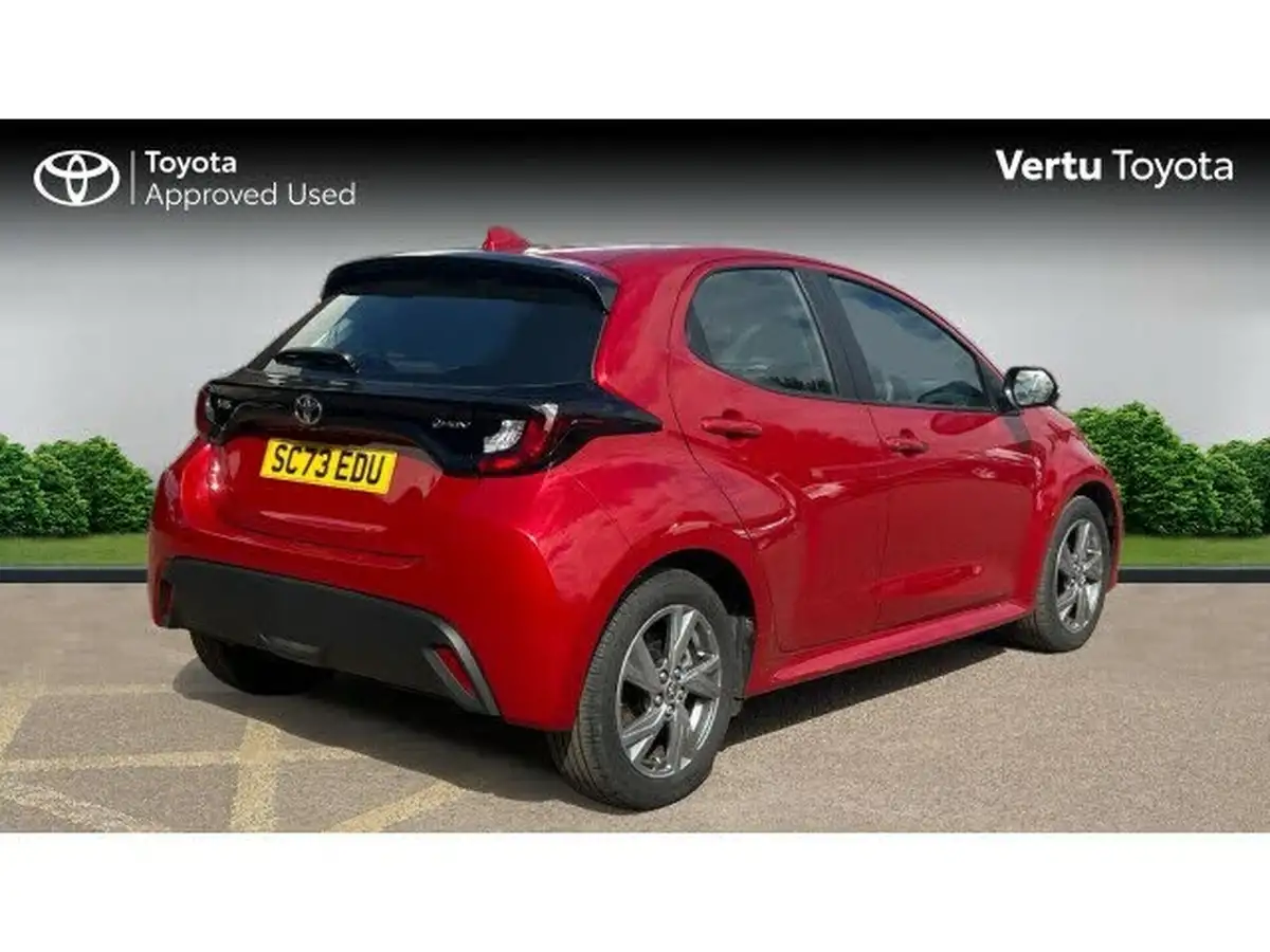 2024-toyota-yaris-15-vvt-i-icon-big-1