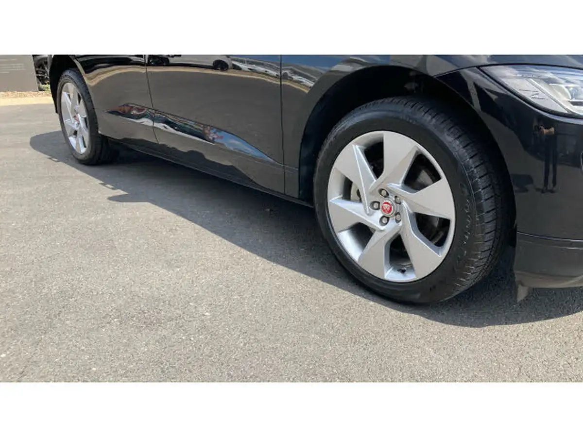 2022-jaguar-i-pace-ev400-se-big-33