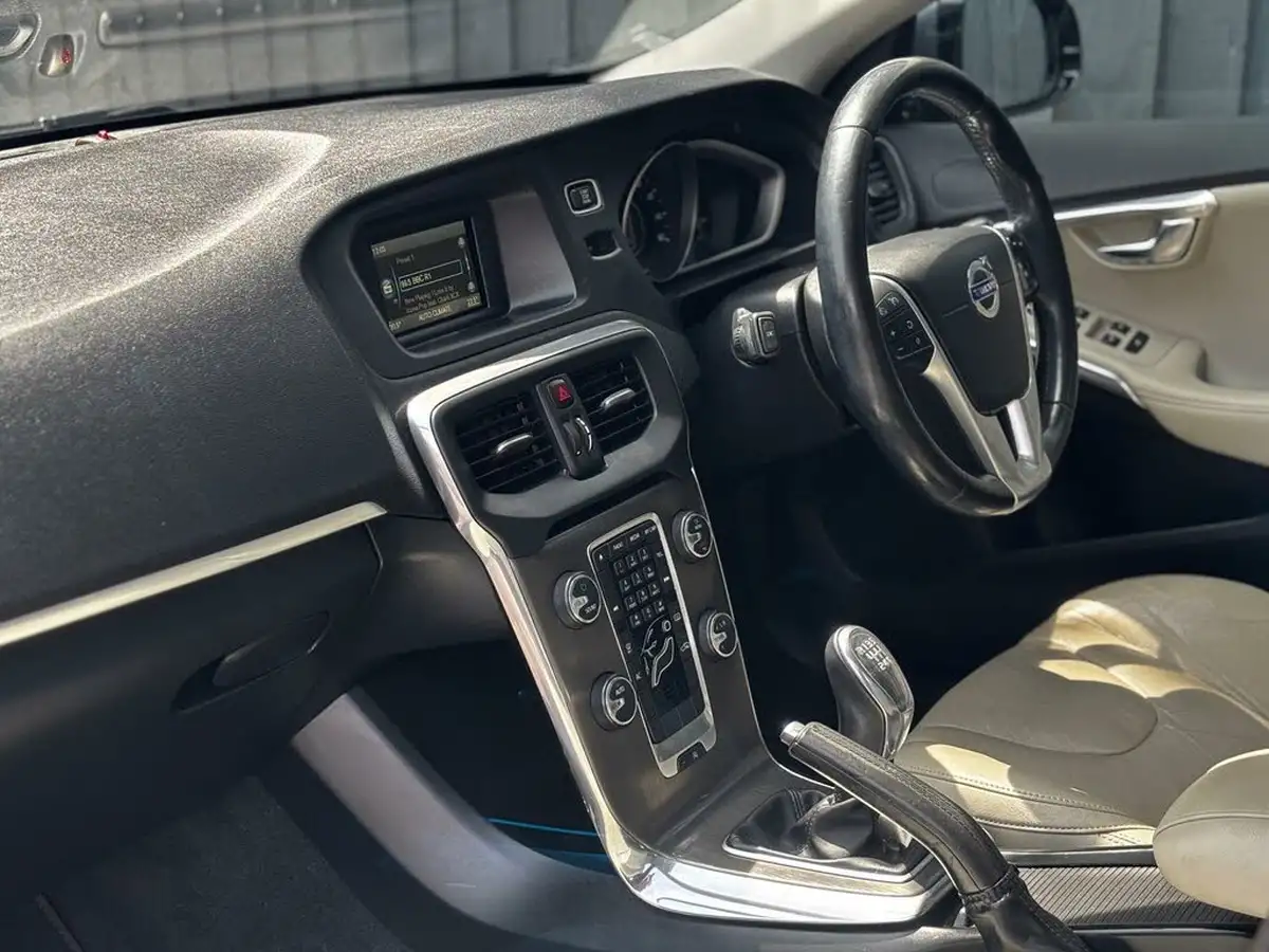 2012-volvo-v40-16td-d2-se-lux-big-5