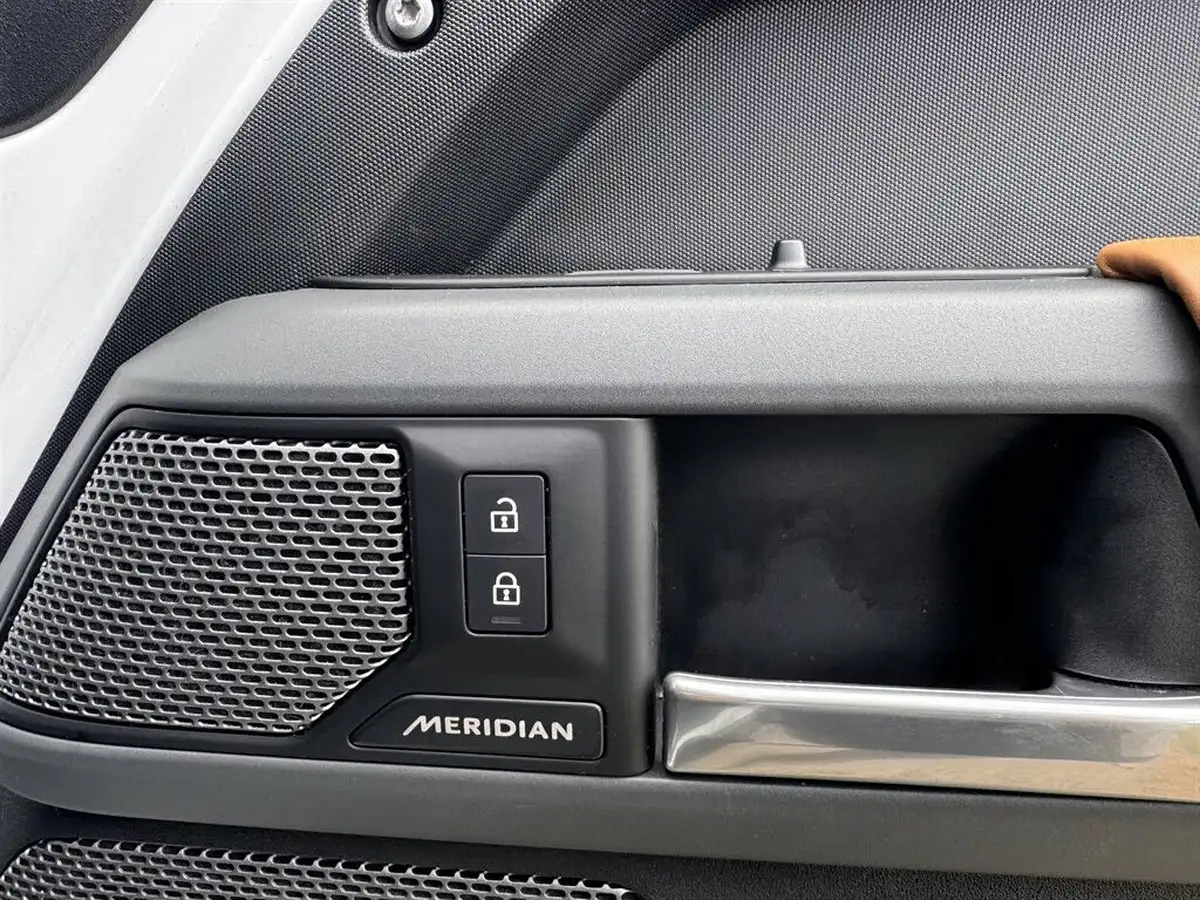 2023-land-rover-110-defender-30-d300-x-dynamic-hse-big-17