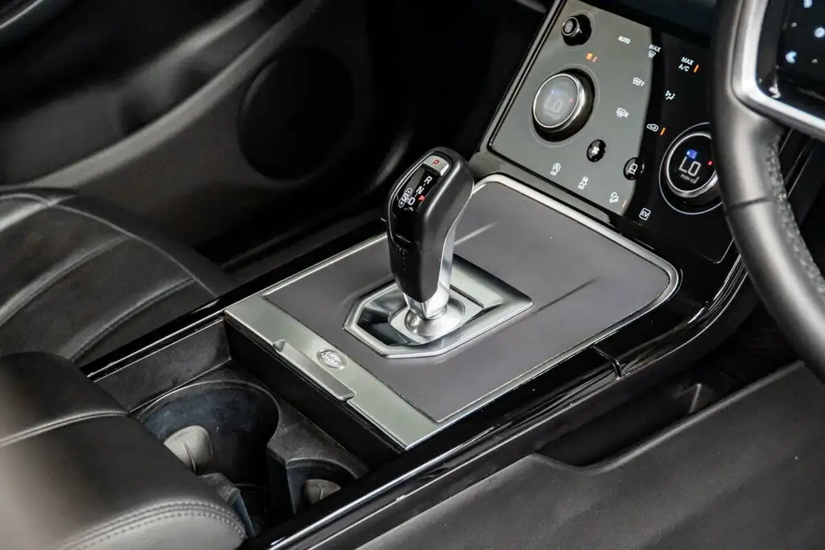 2021-land-rover-range-rover-evoque-15-p300e-s-big-32