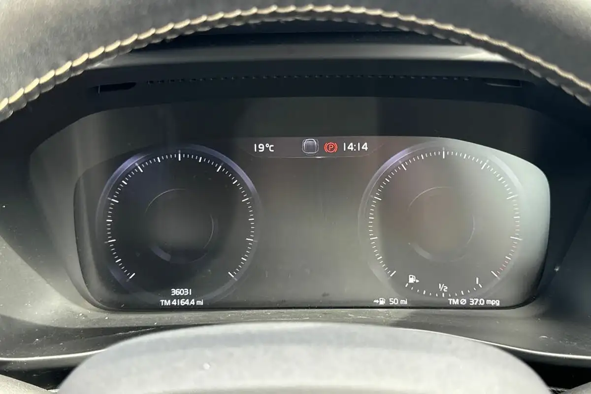 2021-volvo-xc40-15-t3-r-design-161bhp-big-6