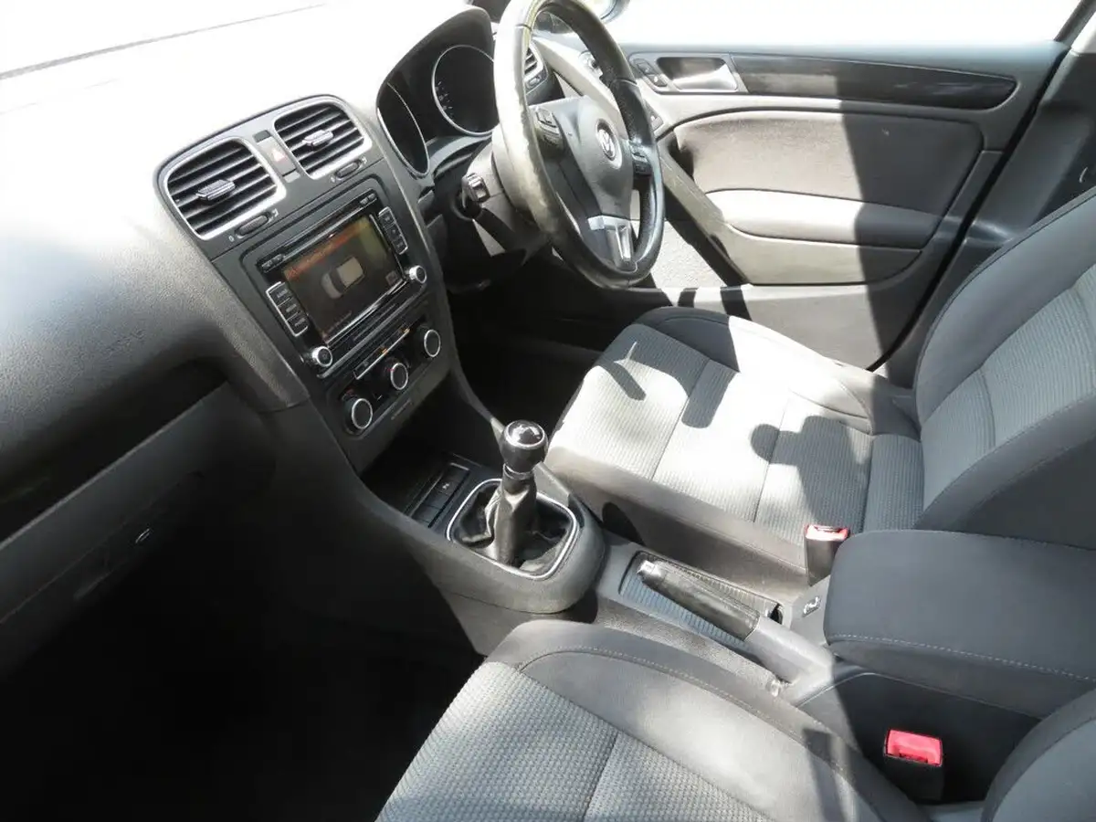 2012-volkswagen-golf-14-match-5d-big-12