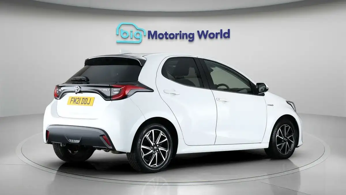 2021-toyota-yaris-15-vvt-i-design-big-7