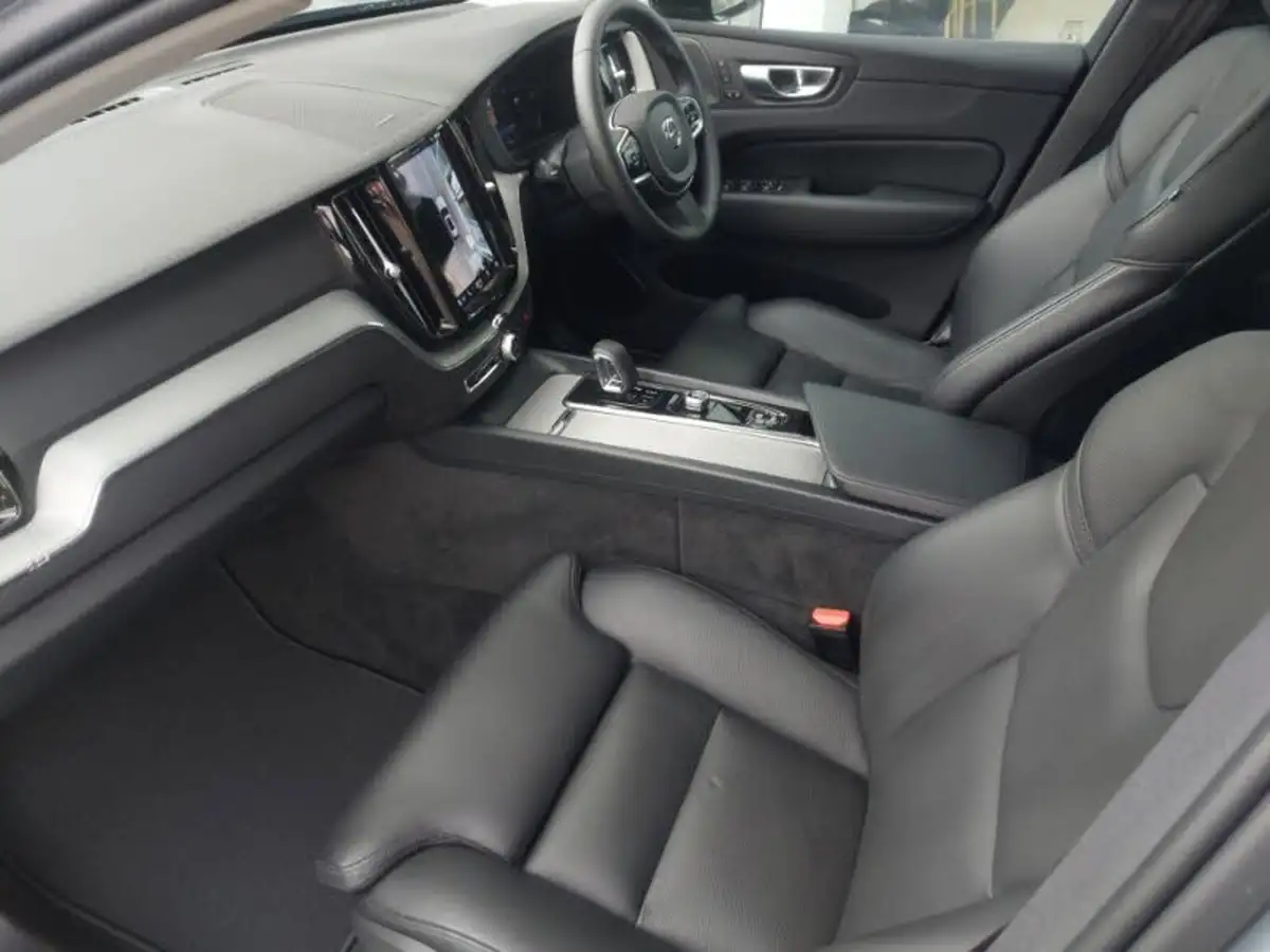2024-volvo-xc60-20-b5-plus-big-4