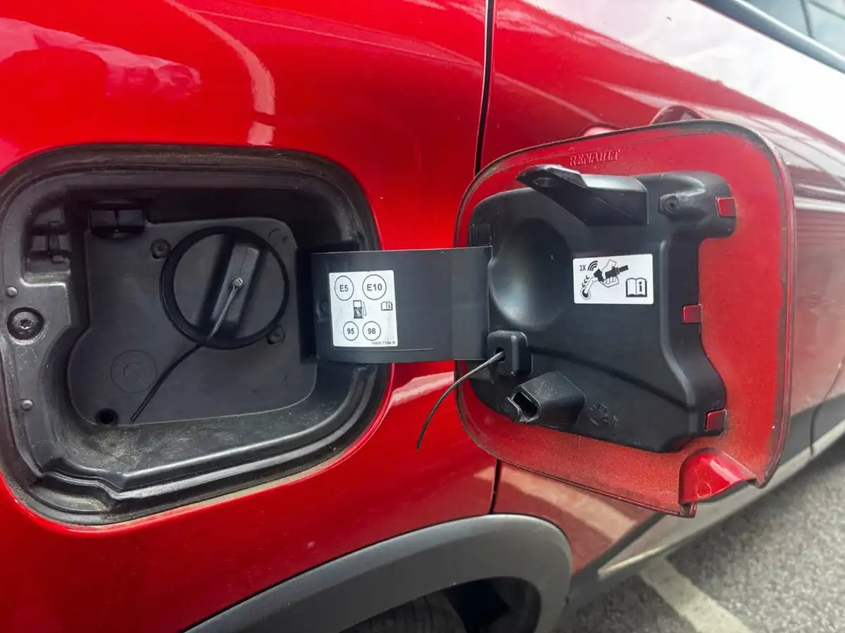2019-renault-captur-09-tce-iconic-big-30