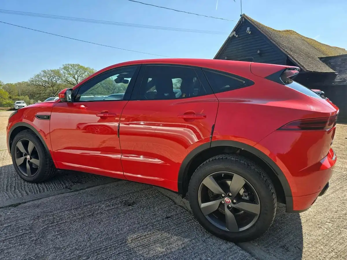2019-jaguar-e-pace-20-i4d-chequered-flag-150ps-big-7